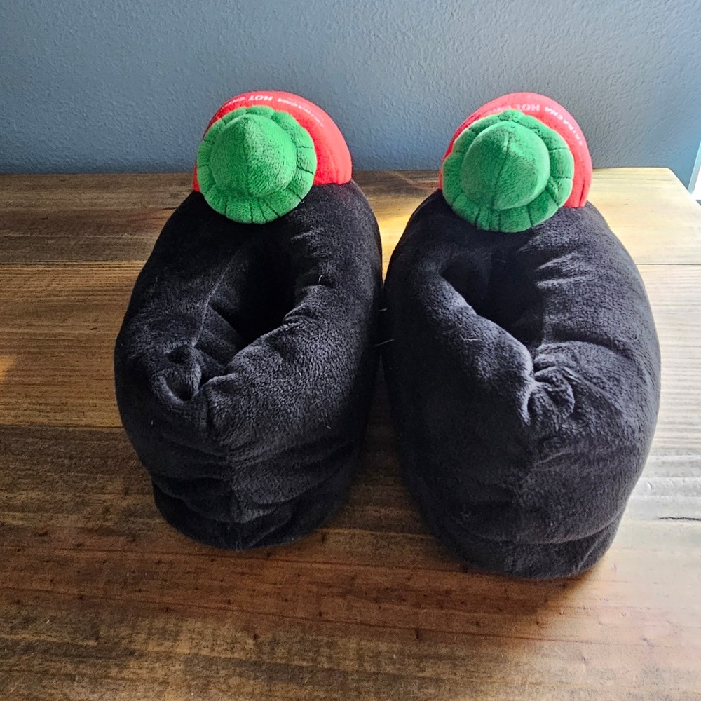 Women's Sriracha Hot Chili Sauce Slippers Plush Cozy Indoor Shoes S/M 4-7 - Picture 5 of 7
